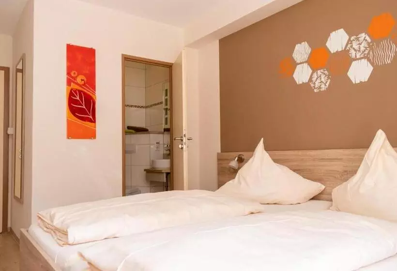 Hotelli Landgasthof Zum Wolfsberg