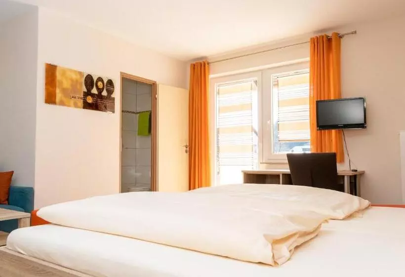 Hotelli Landgasthof Zum Wolfsberg