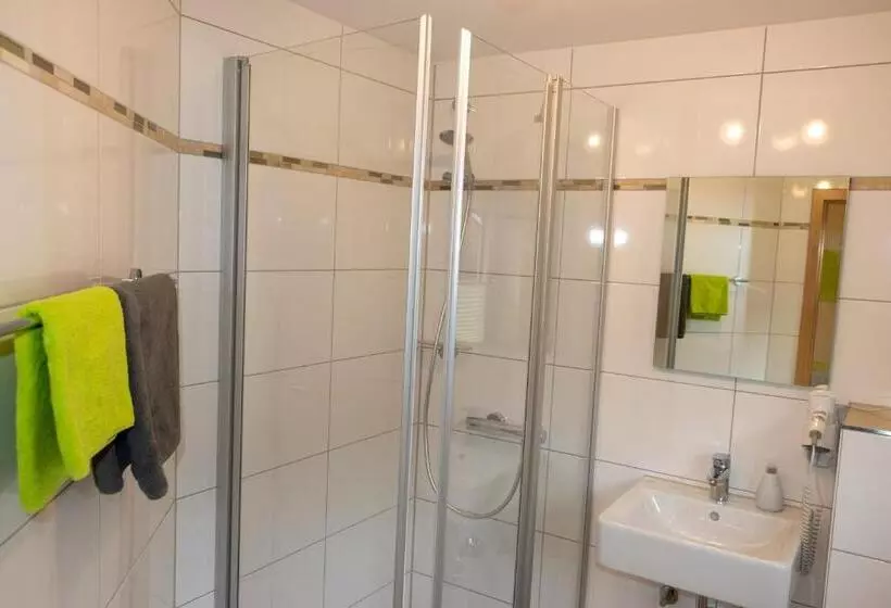 Hotelli Landgasthof Zum Wolfsberg