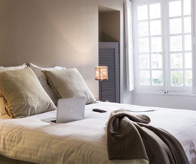 Отель Surprenantes  La Nuit