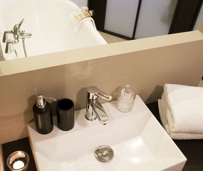 Отель Surprenantes  La Nuit