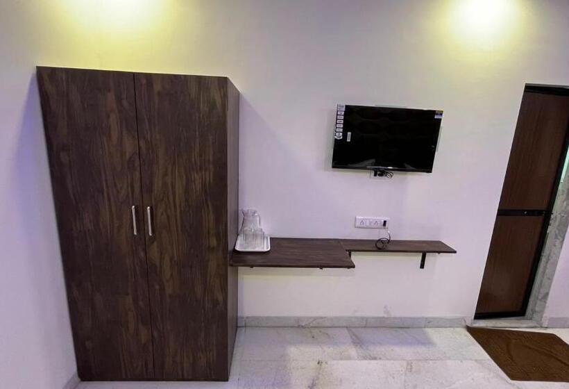 Hotelli Plaza Rooms Prabhadevi Dadar