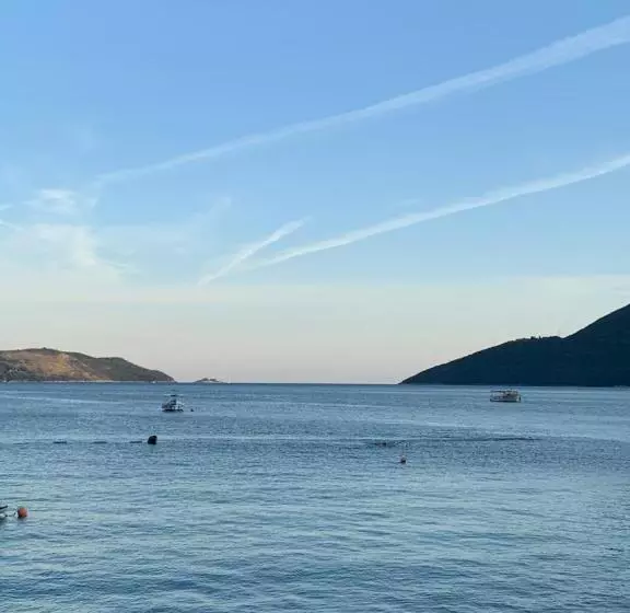 پانسیون Apartmani Srna, Igalo