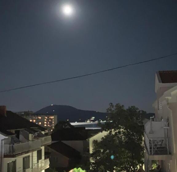 پانسیون Apartmani Srna, Igalo