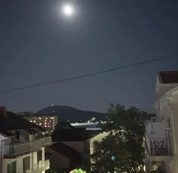 پانسیون Apartmani Srna, Igalo