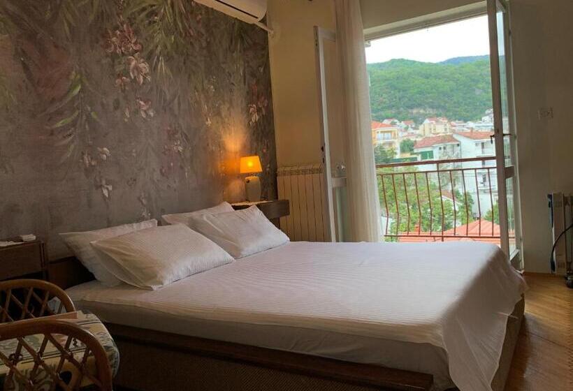 پانسیون Apartmani Srna, Igalo