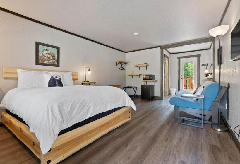 هتل Lake Village Lodge