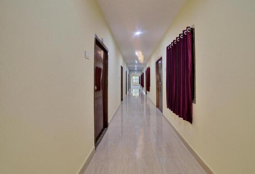 בית מלון כפרי Spot On Sri Datta Grand Inn