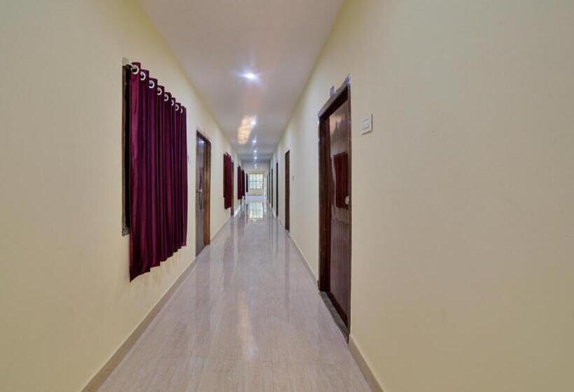 בית מלון כפרי Spot On Sri Datta Grand Inn