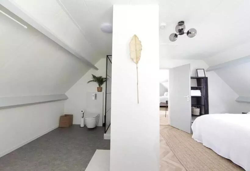 Majatalo Guesthouse At The Amstel River With 2br 2ba And Garden