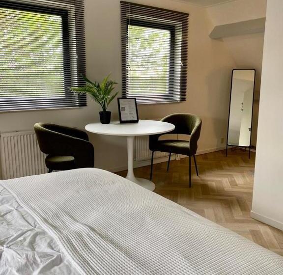 Majatalo Guesthouse At The Amstel River With 2br 2ba And Garden