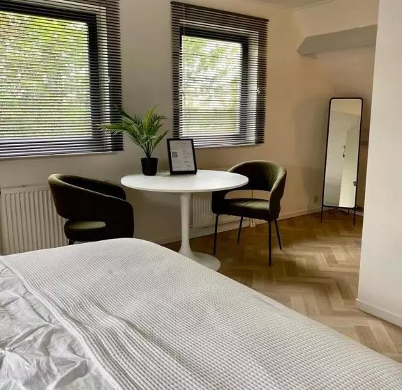 Majatalo Guesthouse At The Amstel River With 2br 2ba And Garden