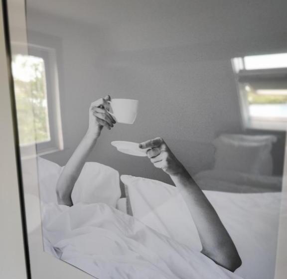 Majatalo Guesthouse At The Amstel River With 2br 2ba And Garden