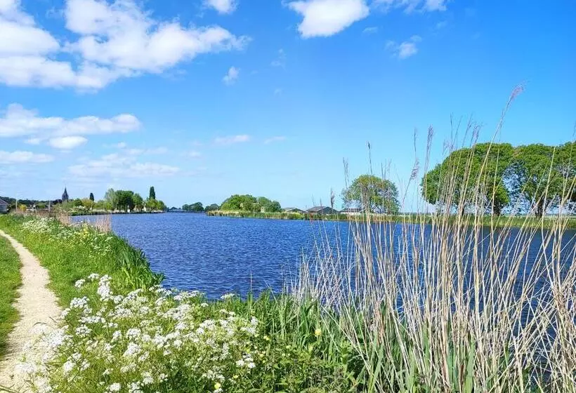 Majatalo Guesthouse At The Amstel River With 2br 2ba And Garden