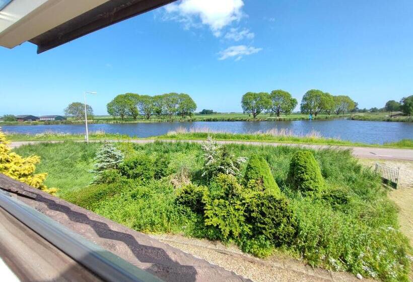 Majatalo Guesthouse At The Amstel River With 2br 2ba And Garden