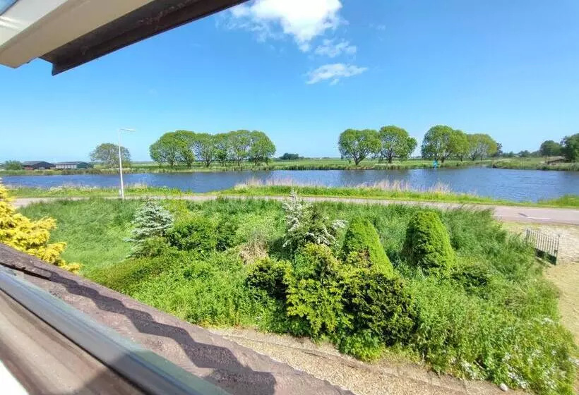 Majatalo Guesthouse At The Amstel River With 2br 2ba And Garden