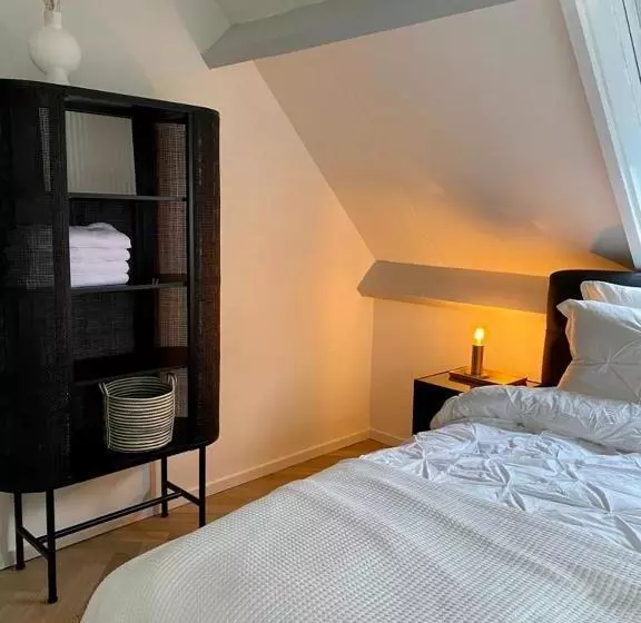 Majatalo Guesthouse At The Amstel River With 2br 2ba And Garden