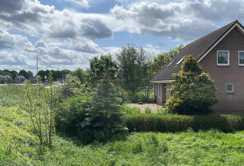 Majatalo Guesthouse At The Amstel River With 2br 2ba And Garden