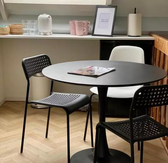 Majatalo Guesthouse At The Amstel River With 2br 2ba And Garden