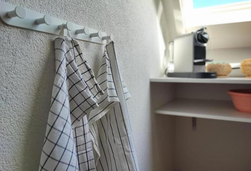 Majatalo Guesthouse At The Amstel River With 2br 2ba And Garden