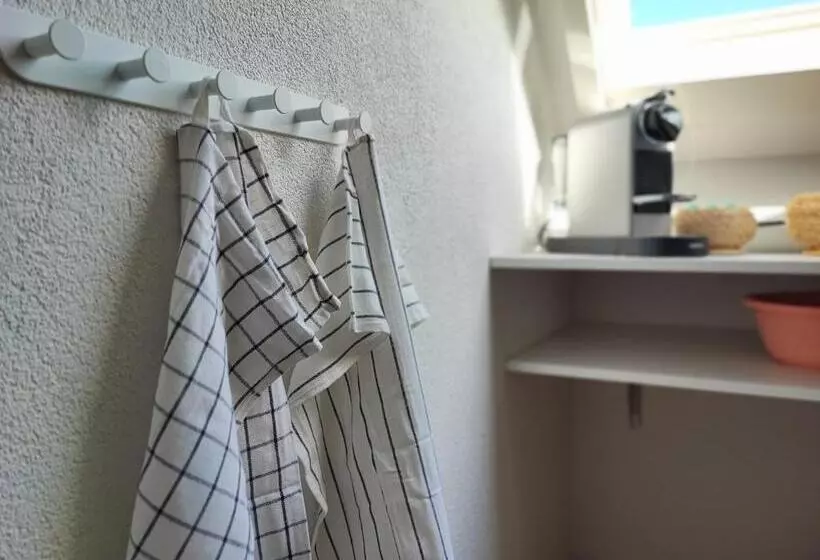 Majatalo Guesthouse At The Amstel River With 2br 2ba And Garden