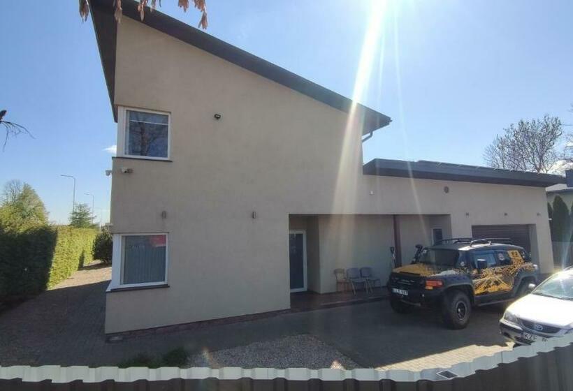 پانسیون Romainiai Guest House