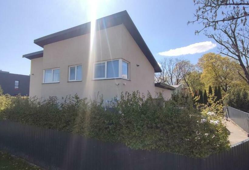 پانسیون Romainiai Guest House