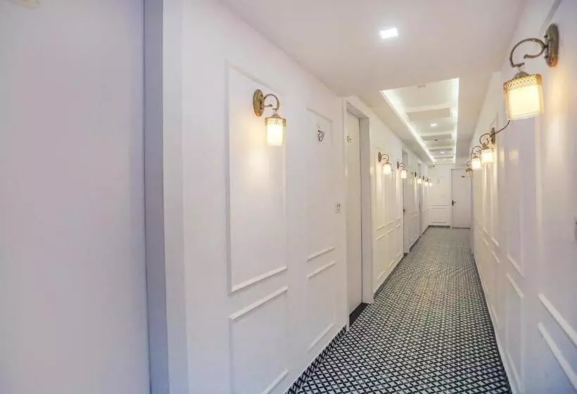 Fabhotel Cosmos