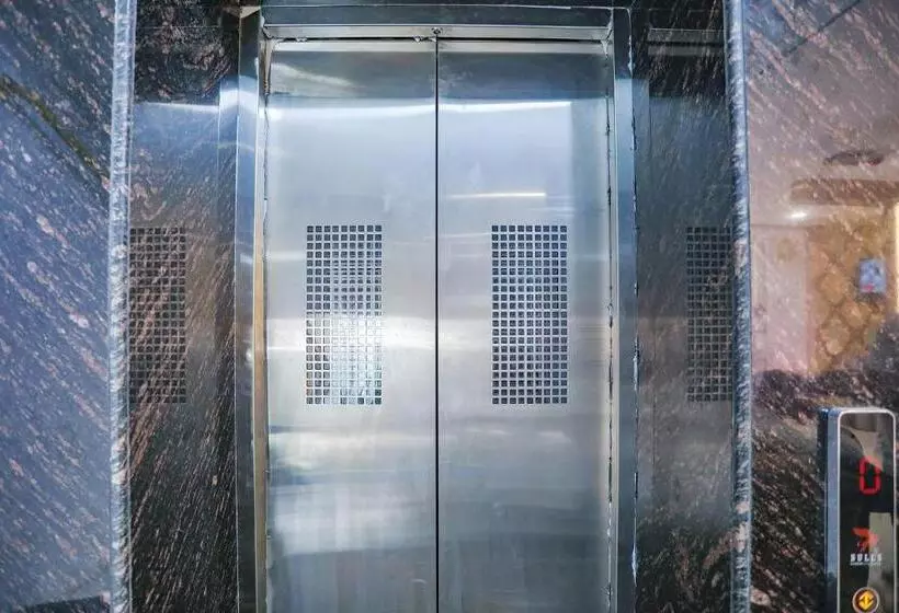 Fabhotel Cosmos