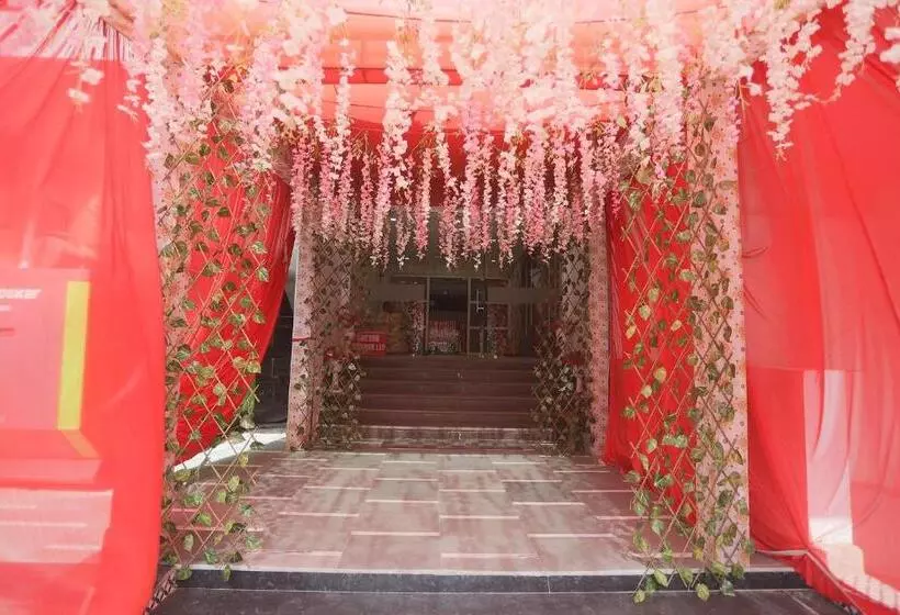 Fabhotel Cosmos