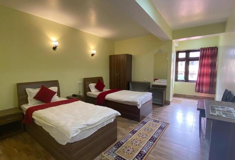 Hotel Lingmoo Residency