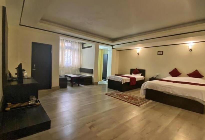 Hotel Lingmoo Residency