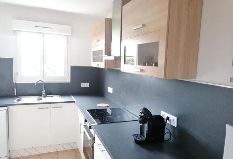 Hôtel Restaurant Platanes   Kb Hotel Group