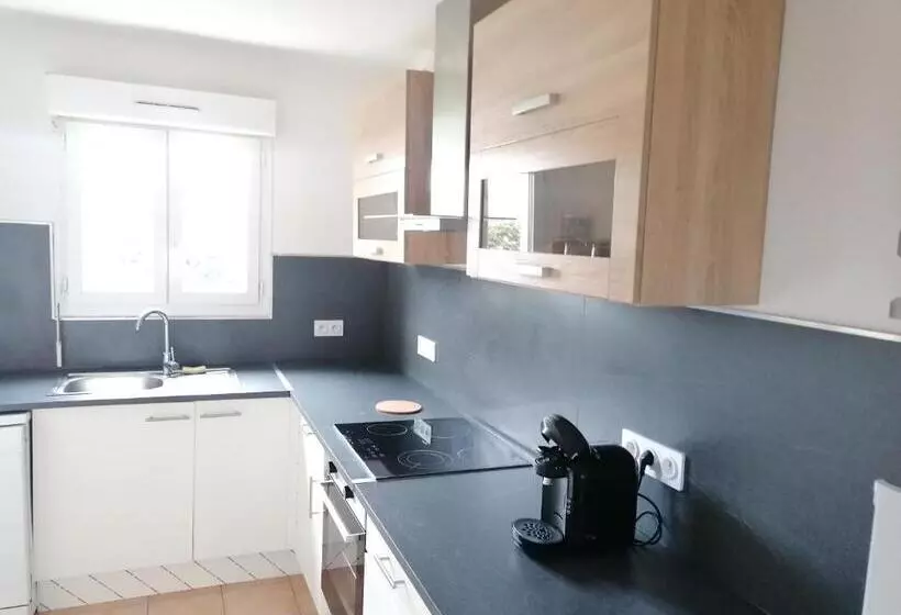 Hôtel Restaurant Platanes   Kb Hotel Group