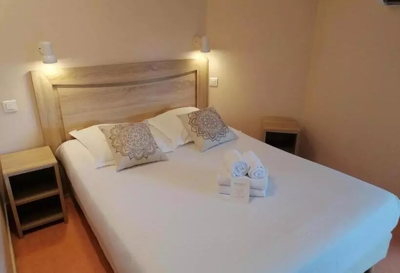 Hôtel Restaurant Platanes   Kb Hotel Group