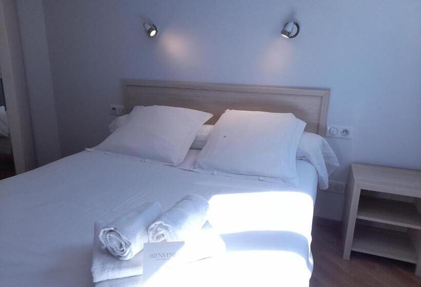 Hôtel Restaurant Platanes   Kb Hotel Group