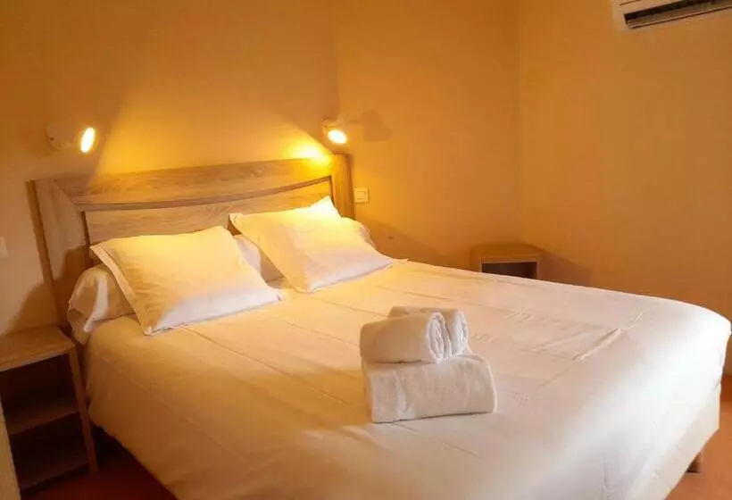 Hôtel Restaurant Platanes   Kb Hotel Group