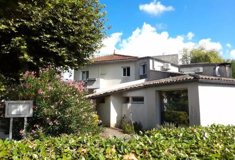 Hôtel Restaurant Platanes   Kb Hotel Group