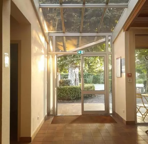 Hôtel Restaurant Platanes   Kb Hotel Group