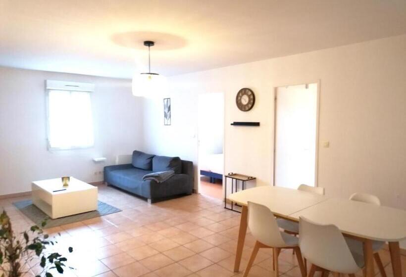 Hôtel Restaurant Platanes   Kb Hotel Group