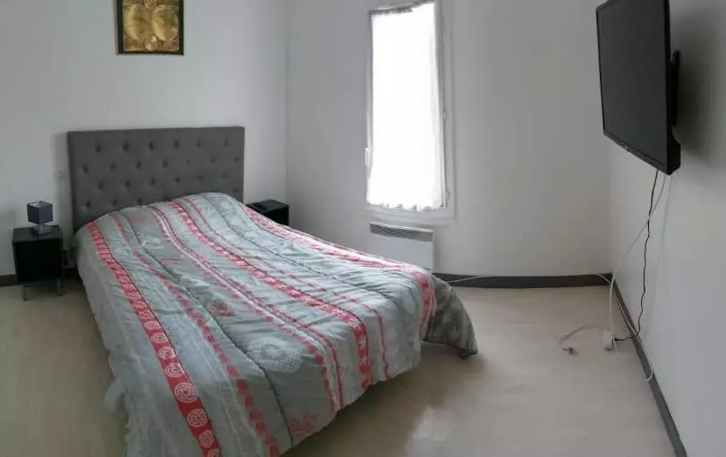 Hôtel Restaurant Platanes   Kb Hotel Group