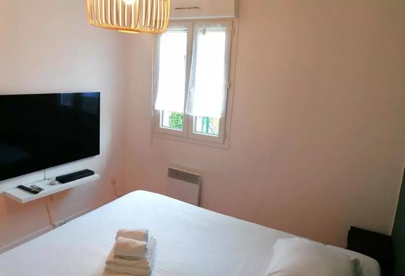 Hôtel Restaurant Platanes   Kb Hotel Group