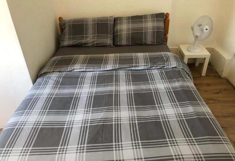 פנסיון London X Dm Weekly X Monthly Discounts X W13