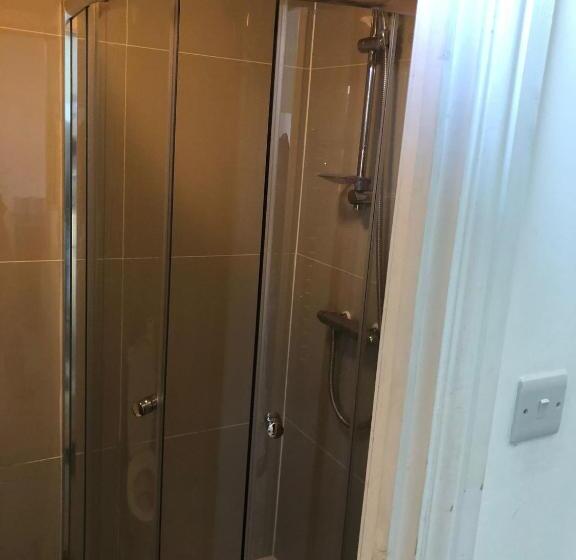 פנסיון London X Dm Weekly X Monthly Discounts X W13