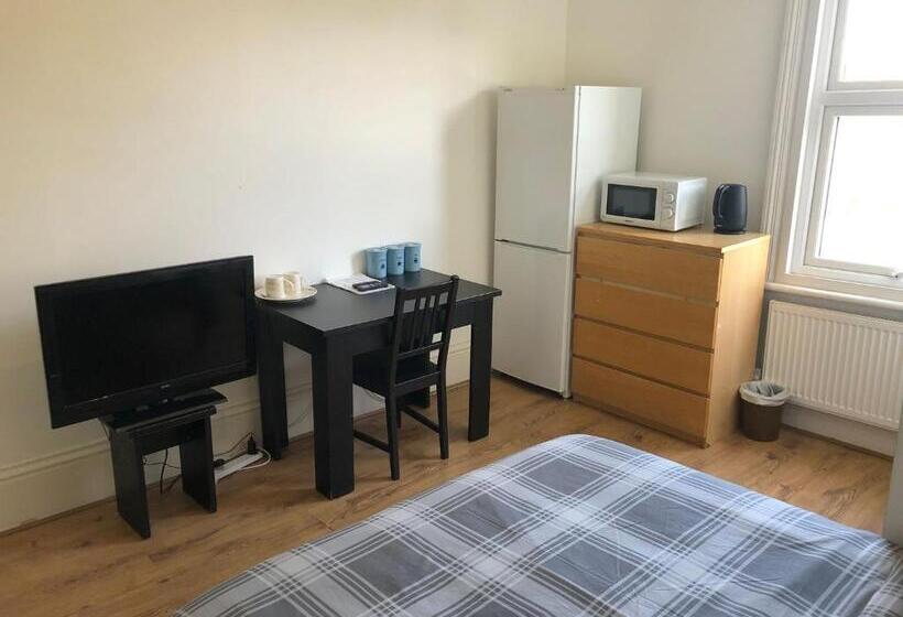 פנסיון London X Dm Weekly X Monthly Discounts X W13