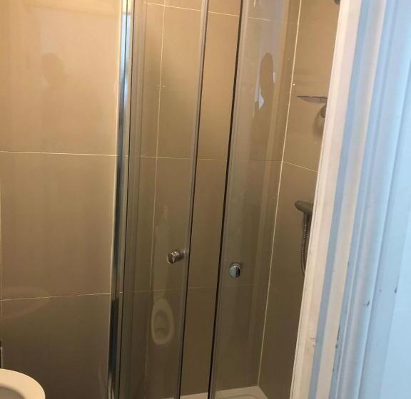 פנסיון London X Dm Weekly X Monthly Discounts X W13