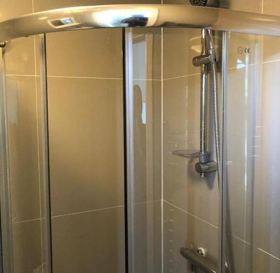 פנסיון London X Dm Weekly X Monthly Discounts X W13