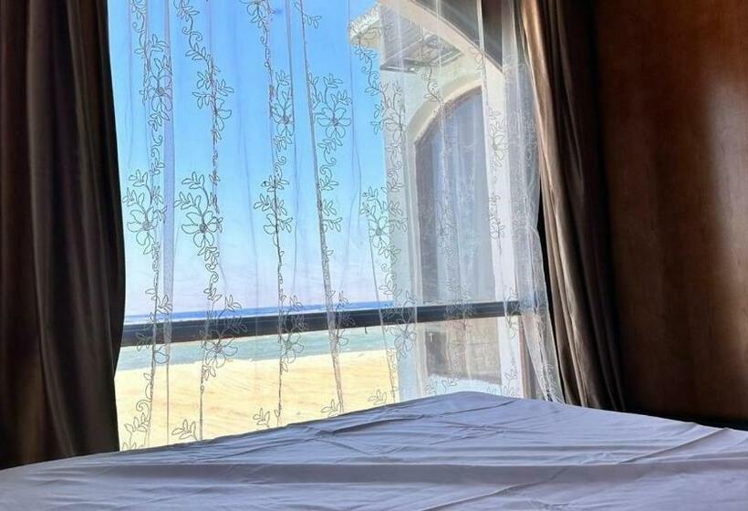 هاستل Baywatch Camp