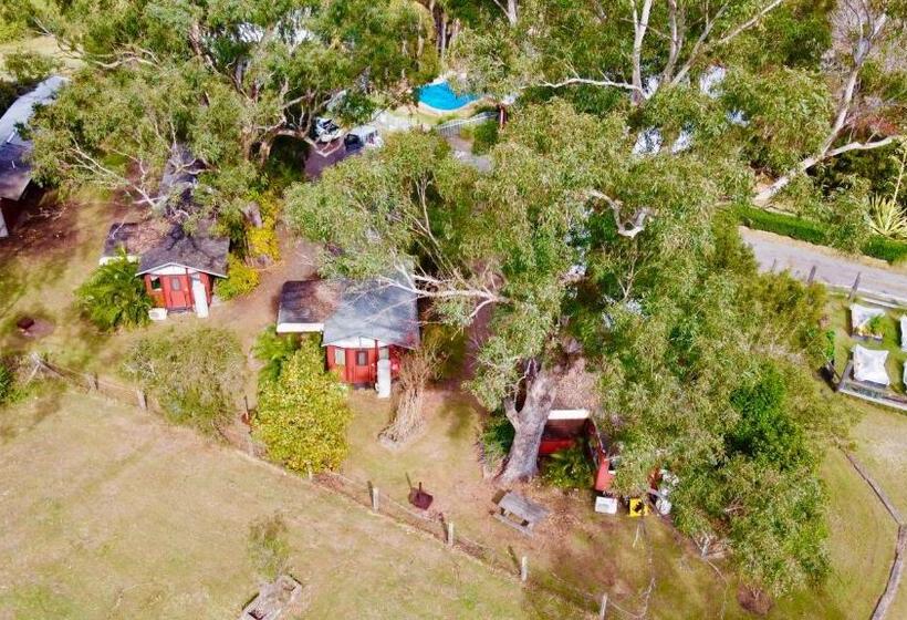 בית מלון כפרי Carriageway Retreat Unique Red Rattler Carriages And Units