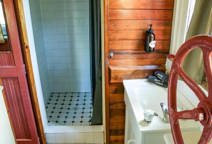 בית מלון כפרי Carriageway Retreat Unique Red Rattler Carriages And Units